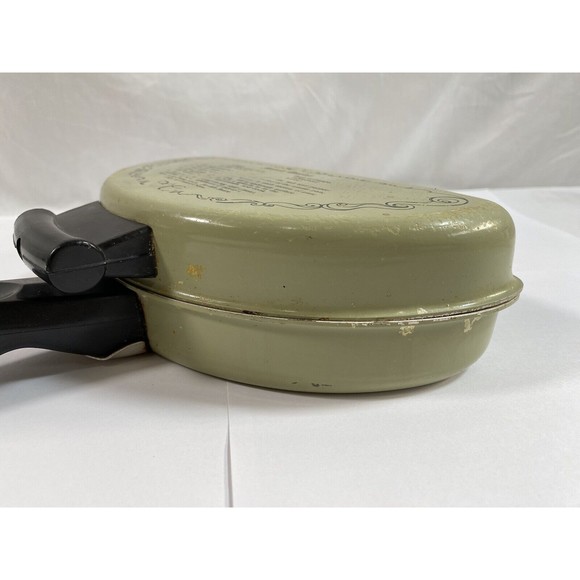 Vintage Mirro Green Folding Omelet Maker Pan With Recipes On Each Side - Picture 3 of 10